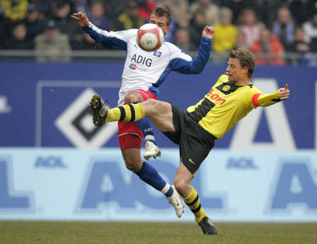 帮助队员完 帮助队员完