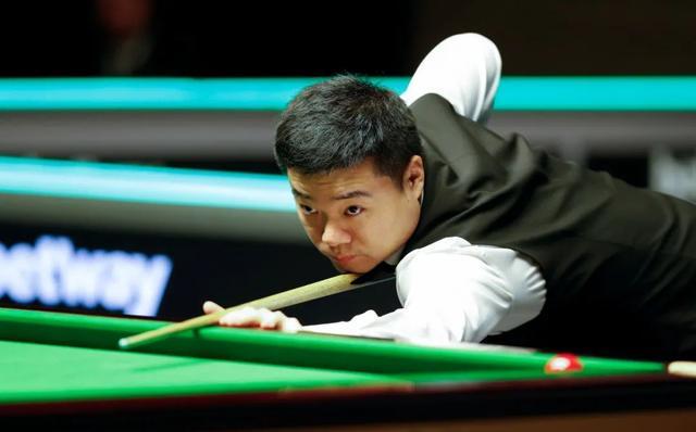 在他的推动 在他的推动