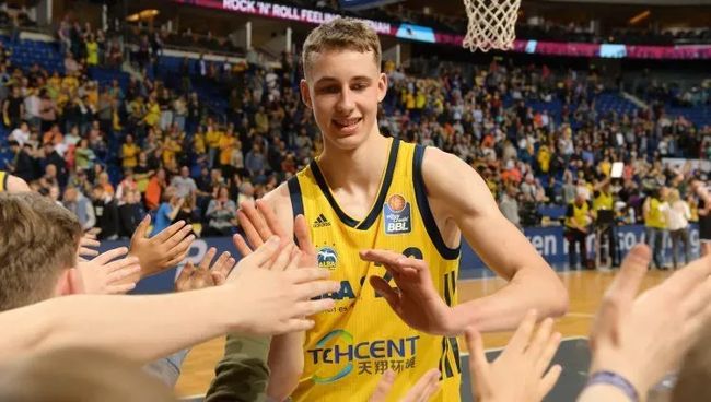 更加激烈 更加激烈